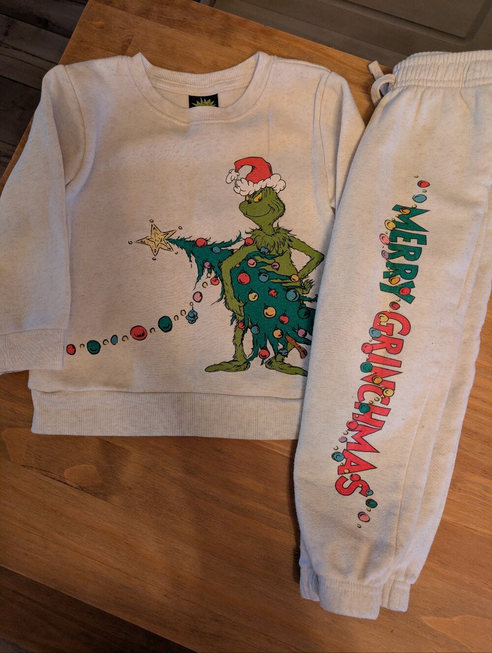 The Grinch Sweat Set
